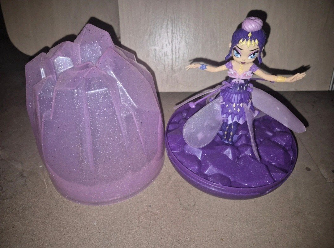Poupée Fée Volante Hatchimals Pixies Crystal Flyers Violette, Envoi, Comme neuf, Poupée