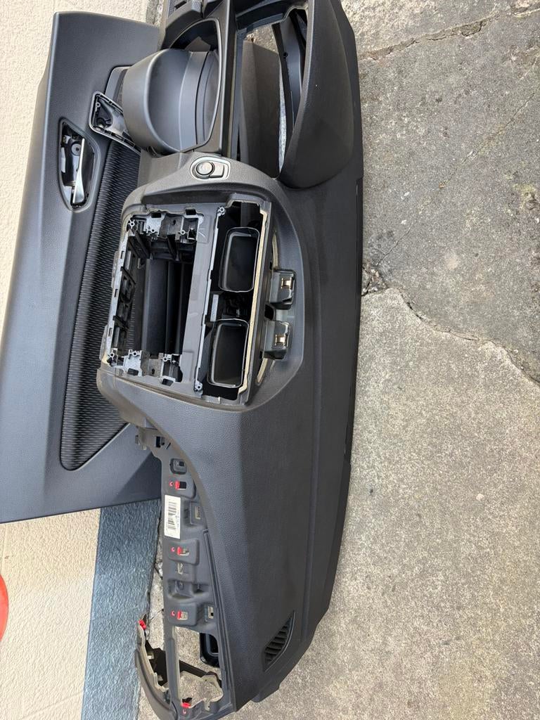 BMW 1 Series F21 dashboard te koop, Motoren, Ophalen