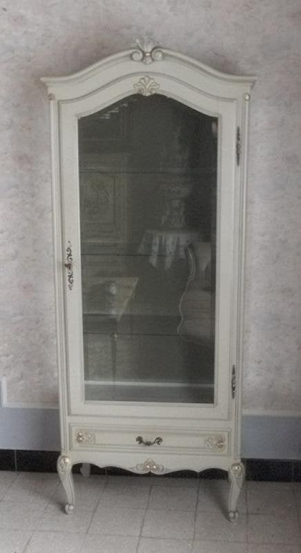 vitrinekast, Ophalen