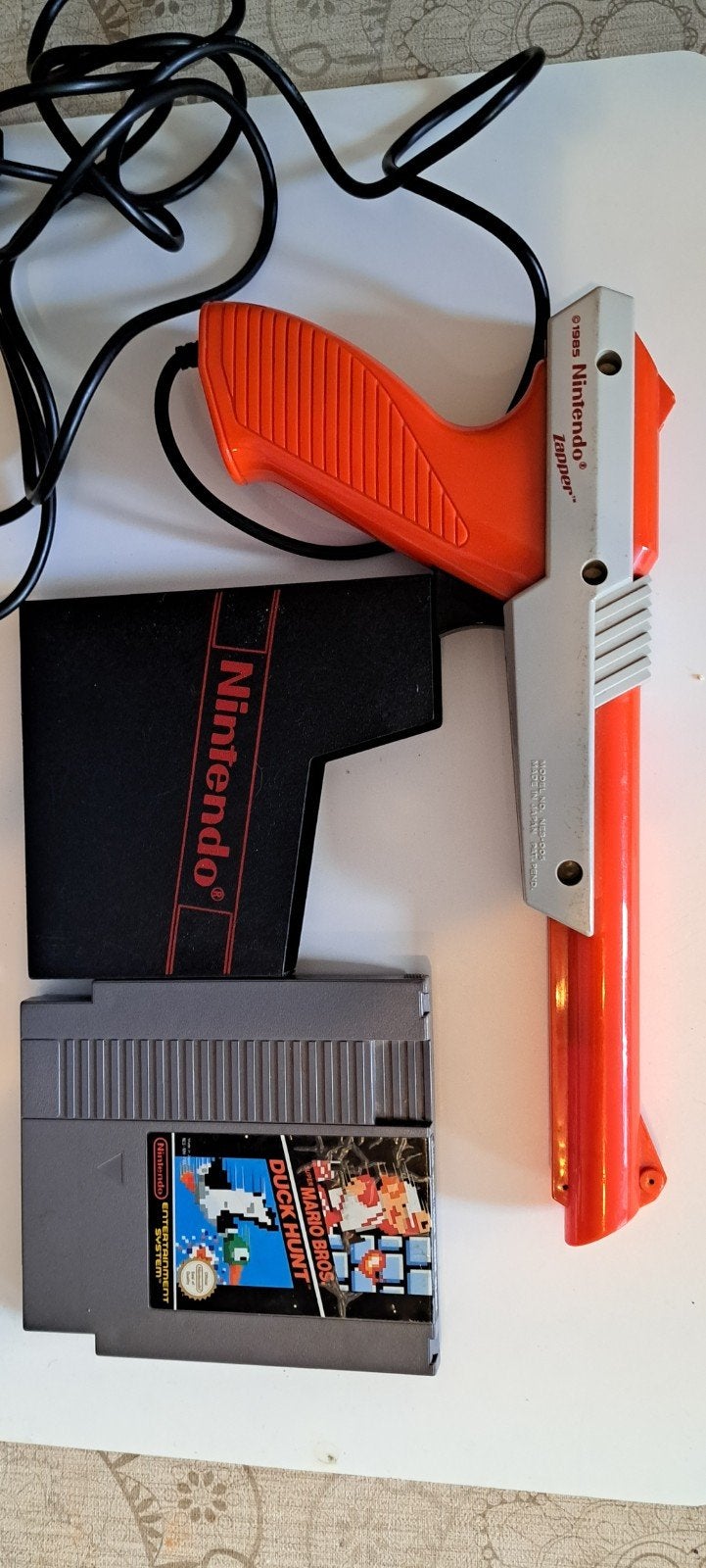 Nintendo NES  met kabels controllers,shooter, Games en Spelcomputers, Ophalen, Zo goed als nieuw, Met 2 controllers, Met games