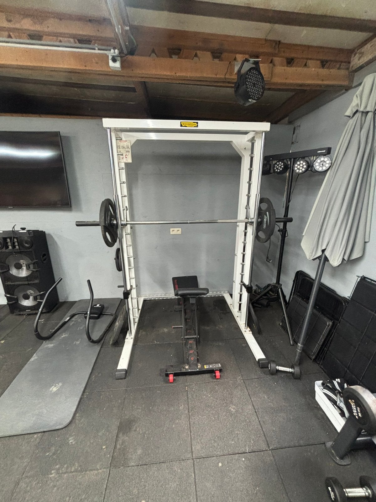 Technogym isotonic smitch machiene