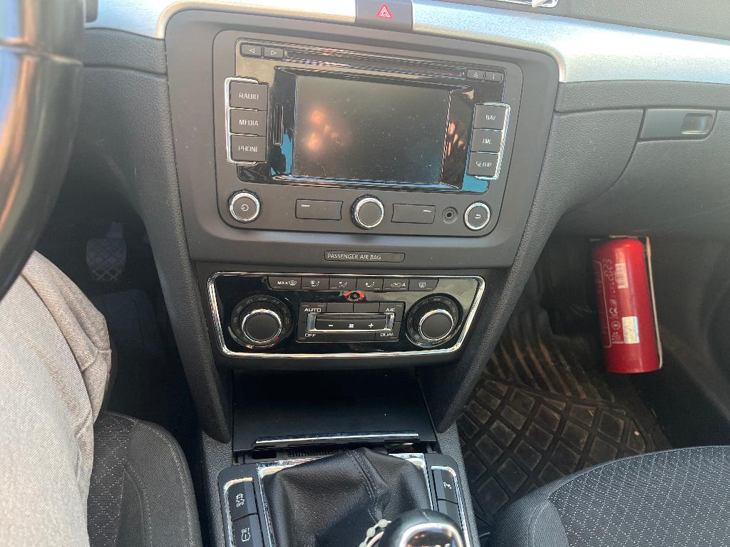 Skoda superb break bleu-gris, Autos, Euro 5, Boîte manuelle, Noir, 5 portes