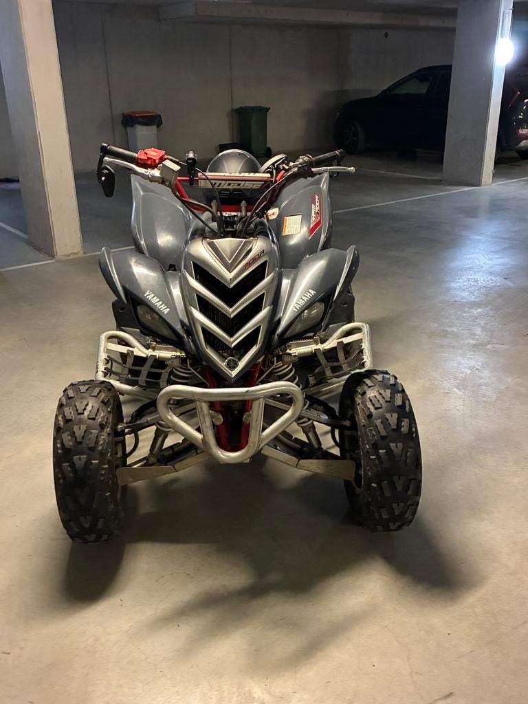 Yamaha raptor 700R RED FRAME