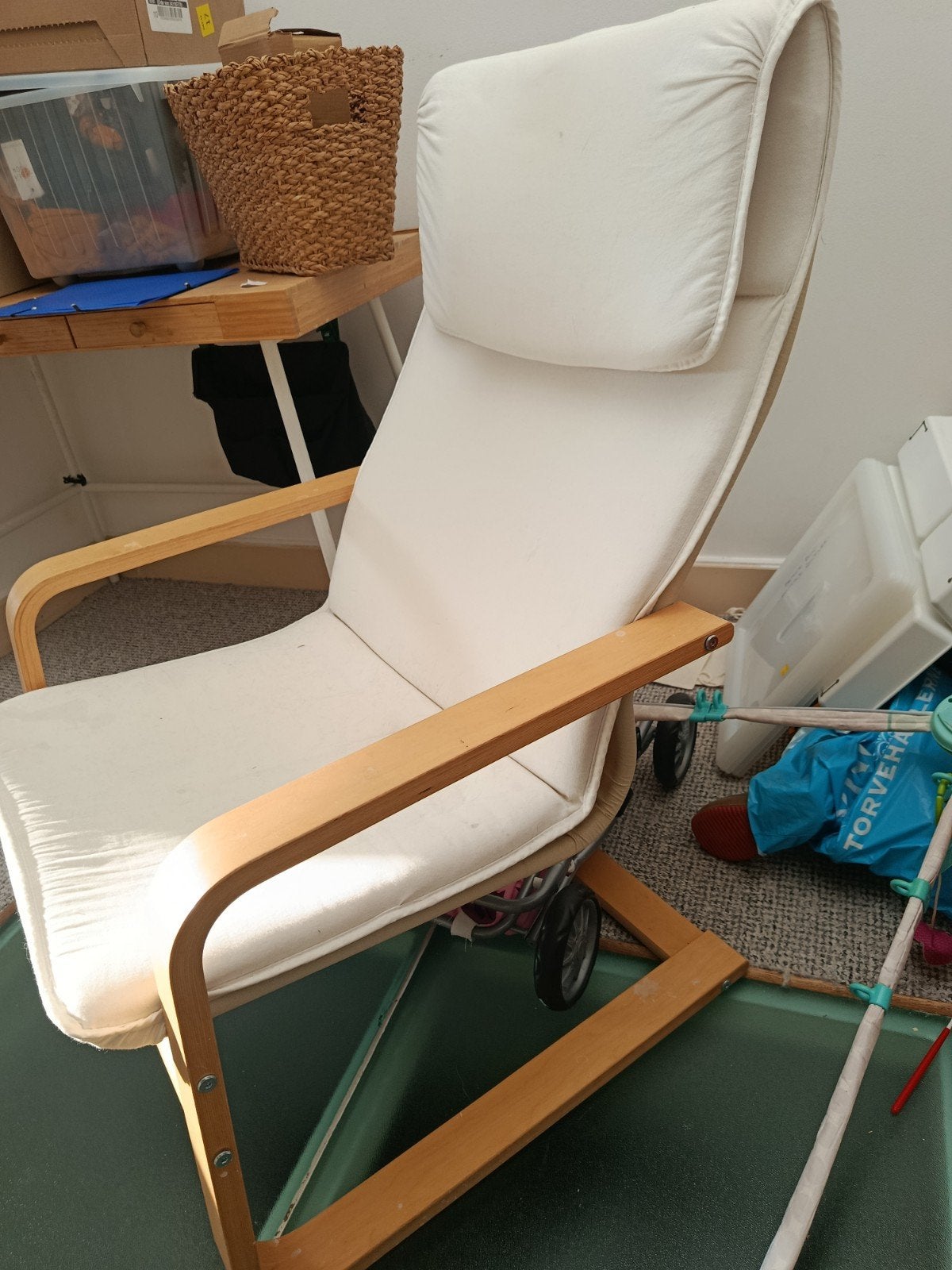 Fauteuil IKEA, Enlèvement