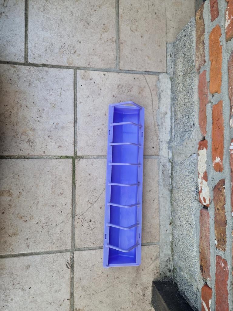 Kippen voederbak, Ophalen