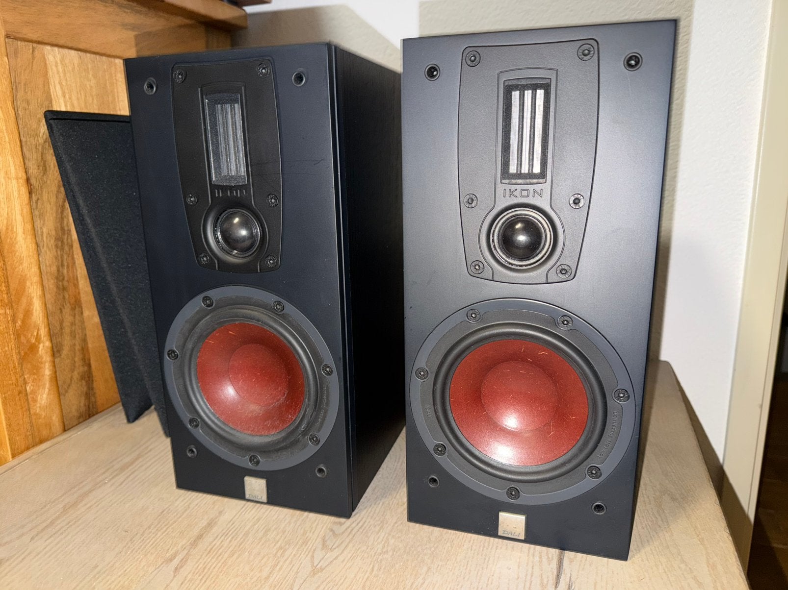 Dali ikon 1 MK2, Ophalen, Basreflex, Zo goed als nieuw, 60 tot 120 watt