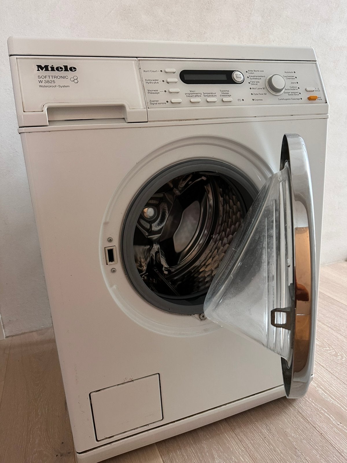 Wasmachine Miele Softtronic W3825 Water proof system, 1200 à 1600 tours, 6 à 8 kg, 85 à 90 cm, Reconditionné
