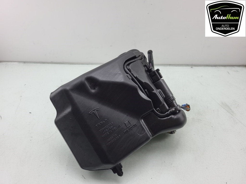 LAVE-GLACE RESERVOIR AVANT (|109606200F|109085001H|109085000, Germany_Sales@tesla.com, Utilisé, Autres marques automobiles, Ludwig-Prandtl-Straße 27 - 29
12526  Berlin, DE