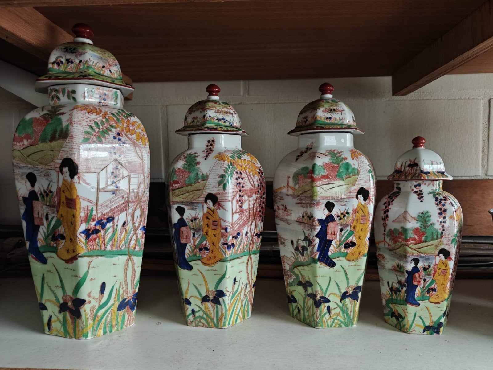 Handgeschilderde dekselvazen Victoria, Antiquités & Art, Antiquités | Porcelaine, Enlèvement