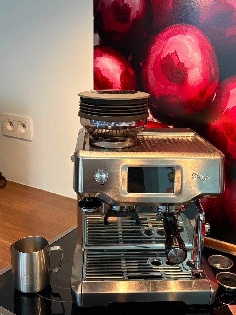 Sage Barista Touch + extra accessoires, Machine à espresso, Réservoir d'eau amovible, Café en grains, Utilisé