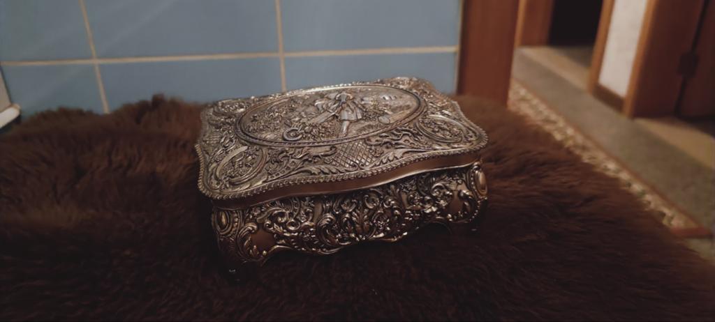 Boîte à bijoux, Enlèvement