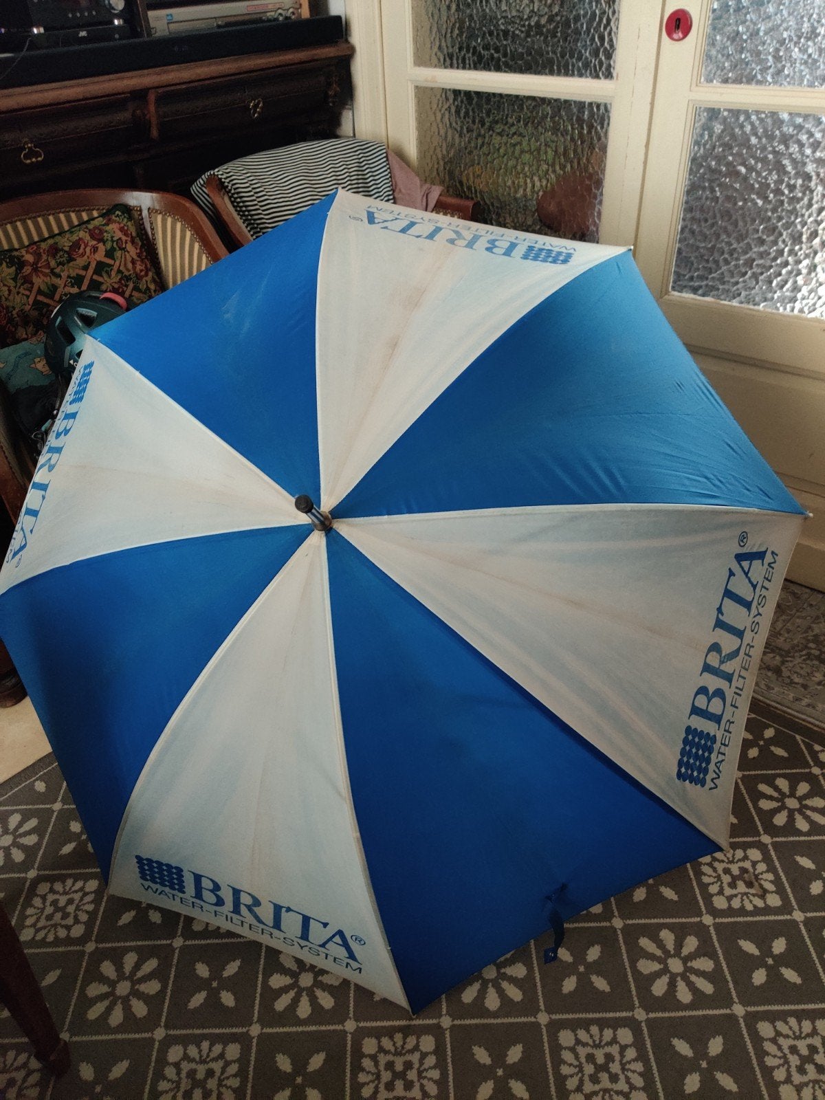 Parapluie Brita, bleu et blanc. Très grand., Comme neuf, Bleu