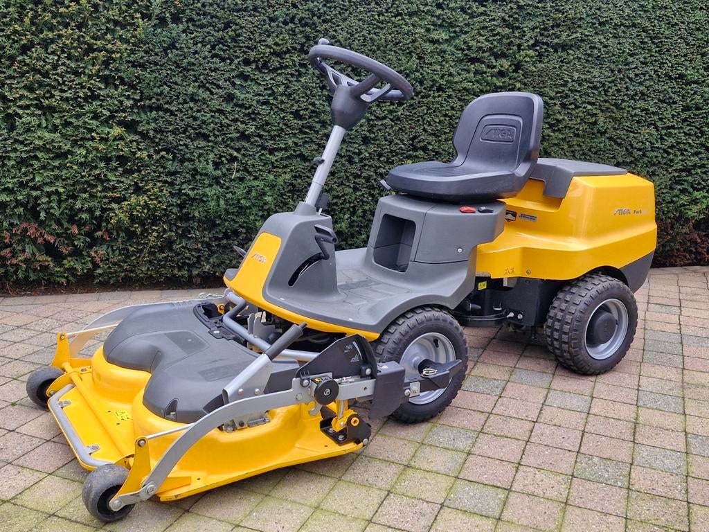 Zitmaaier stiga park 220 hydrostaat 84 cm briggs motor 2021, Tuin en Terras, Zitmaaiers, Ophalen, Zo goed als nieuw, Stiga Park