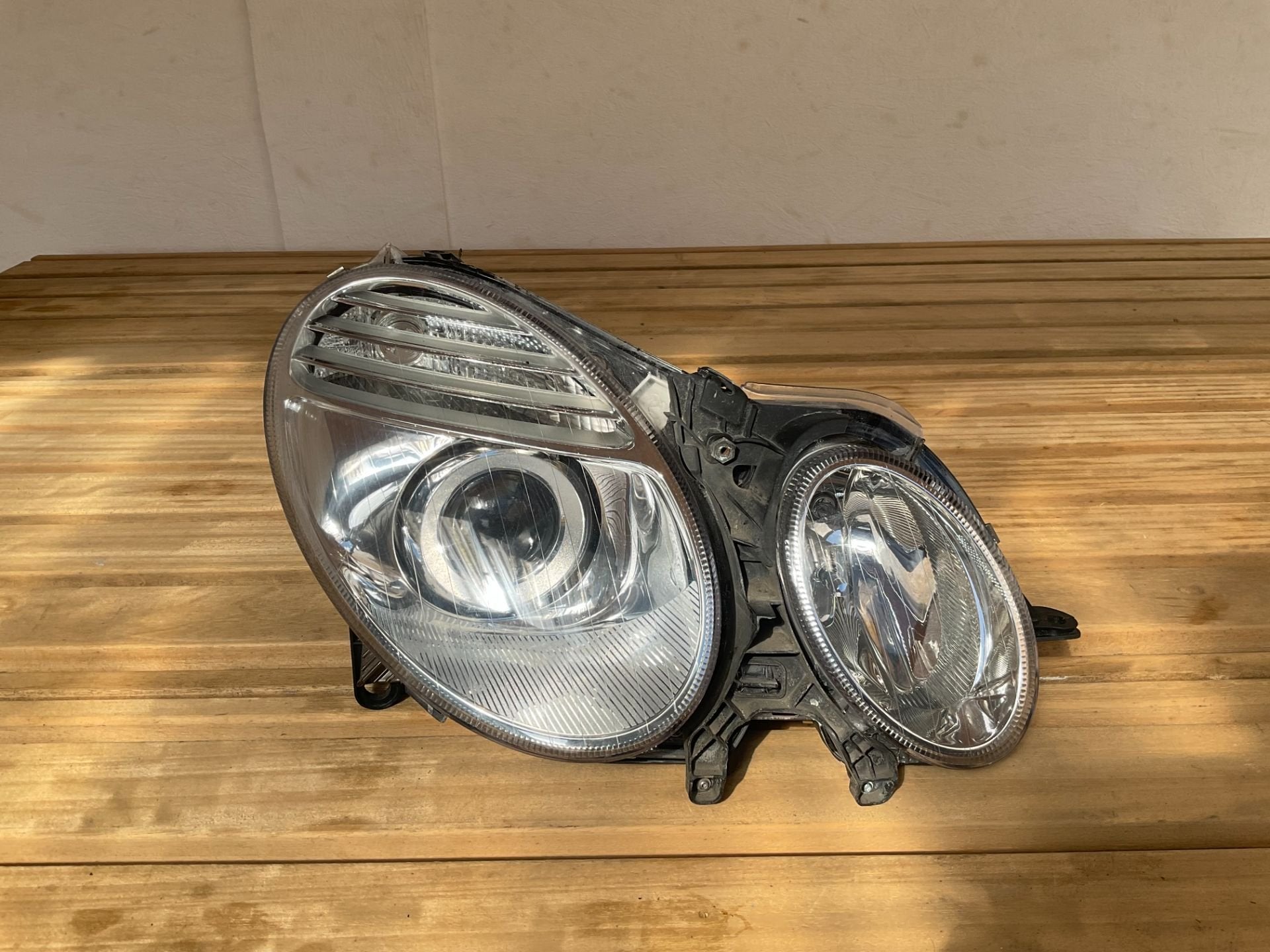 Phare Mercedes-Benz Classe E W211 02-06 A2118200161 MB-5357, Autos : Pièces & Accessoires, Mercedes-Benz AG, Mercedes-Benz, Utilisé