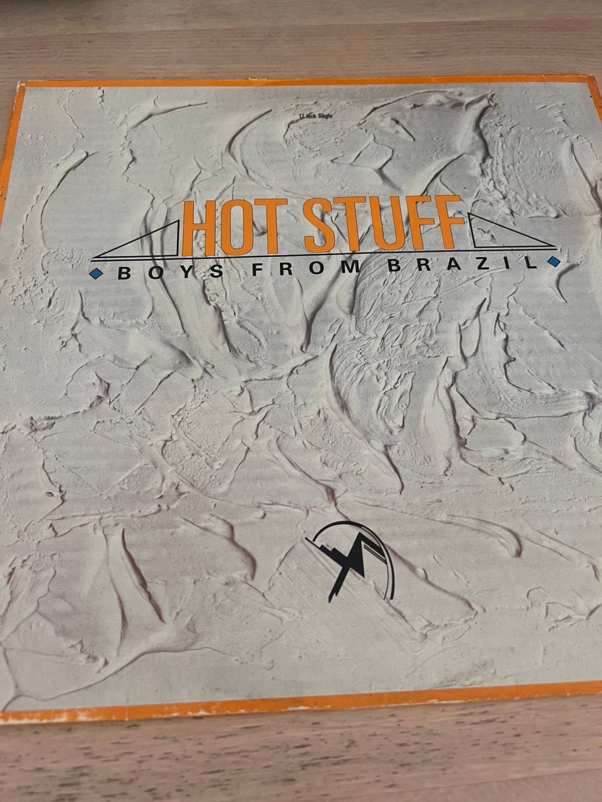 Hot stuff - boys from brazil, CD & DVD, Vinyles | Musique du monde, Enlèvement ou Envoi, Comme neuf