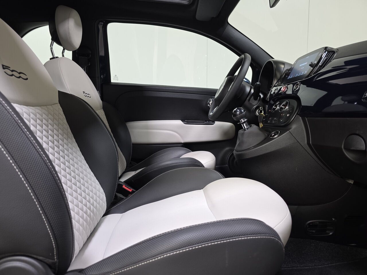 Fiat 500 1.0 Benzine - Pano Dak - Airco - Topstaat!, Auto's, 0 kg, 4 zetels, Parkeersensor, https://public.car-pass.be/vhr/9888f8cf-c2c2-461c-9d3e-84213515c9dc