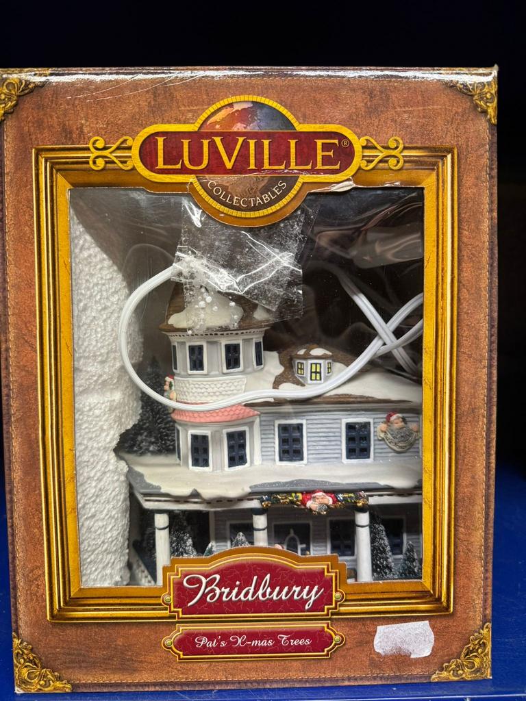 LuVille Collectables “Bridbury – Pat’s X-mas Trees” (600017), Ophalen of Verzenden, Zo goed als nieuw