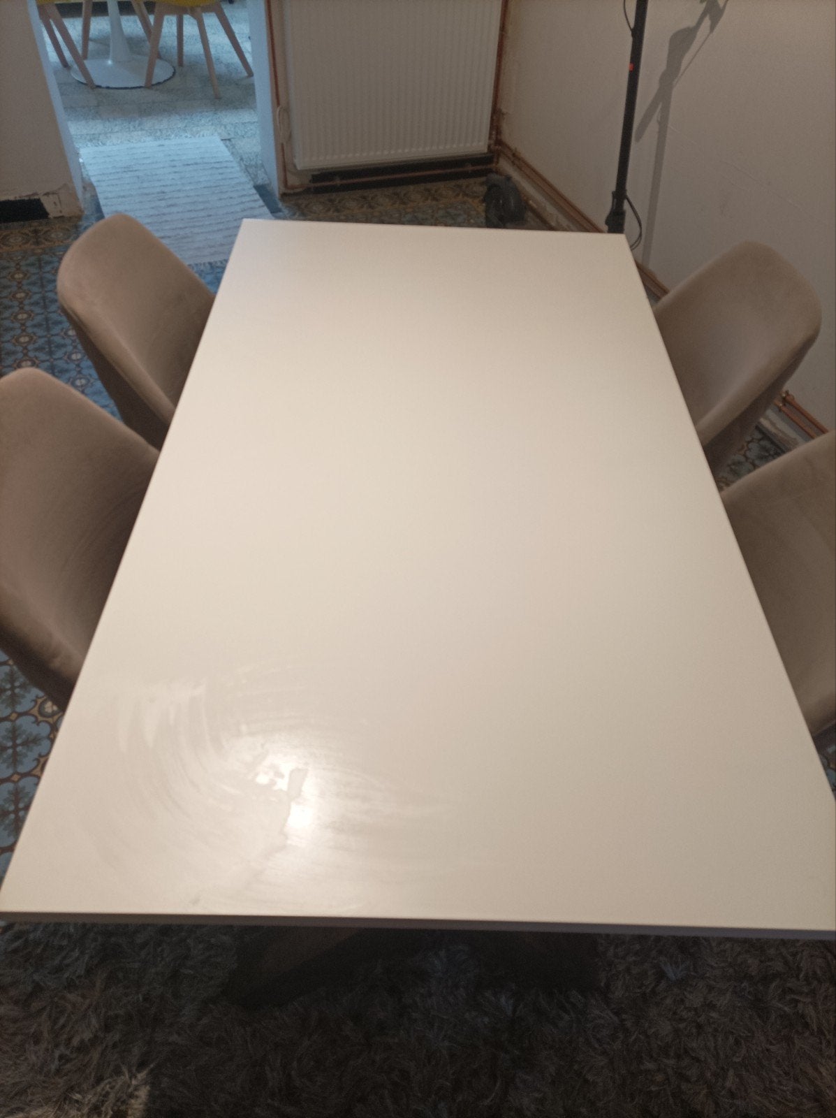 Table et chaises, Enlèvement