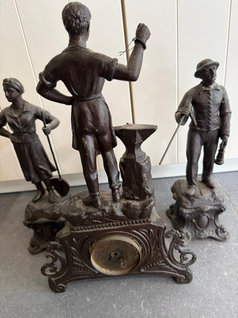Antieke schouwgarnituur, Ophalen