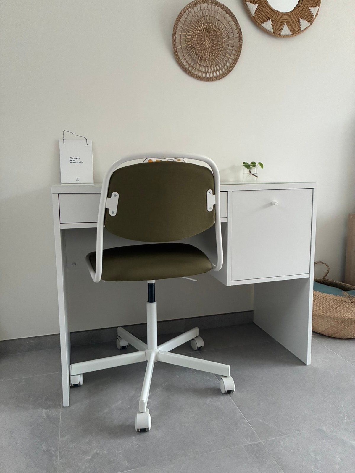 Bureau met bureaustoel, Ophalen, Zo goed als nieuw, Overige materialen, 49 cm