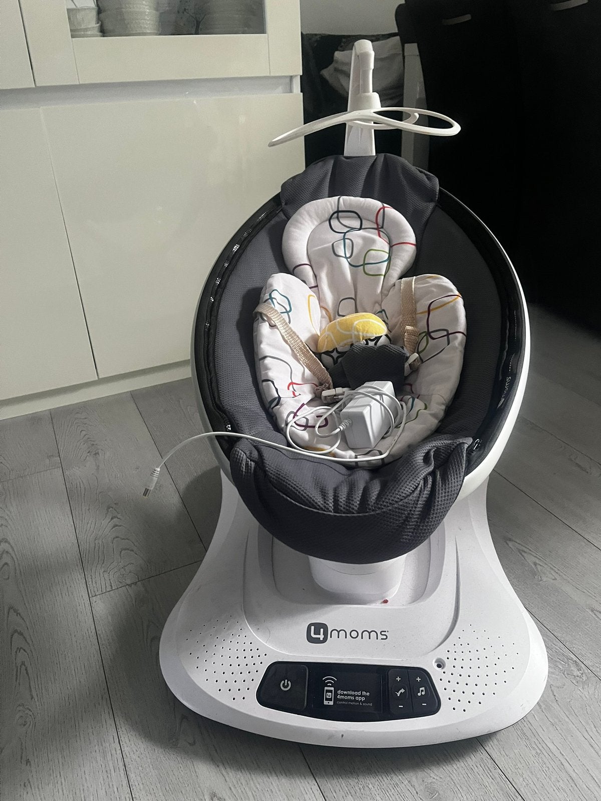 4 moms wieg elektronisch, Ophalen, Zo goed als nieuw