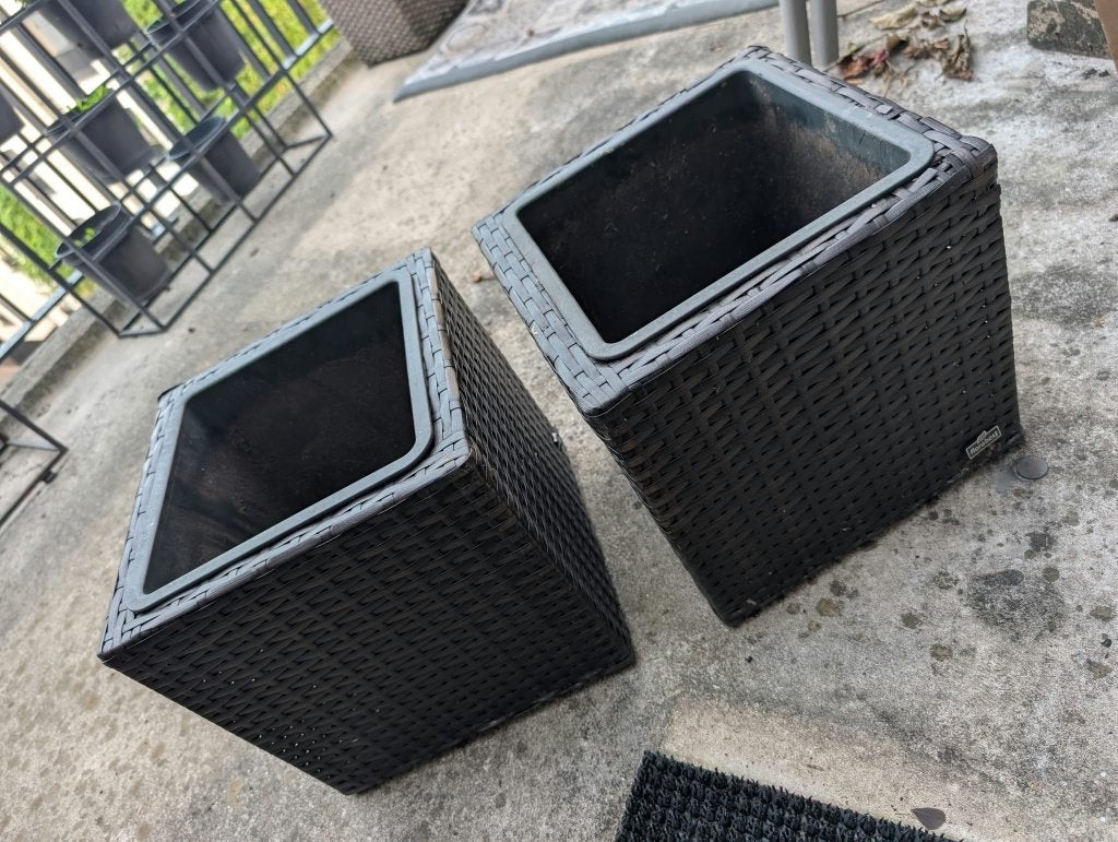 Lot de 2 grands pots de fleurs en résine tressée, Jardin & Terrasse, Moins de 30 cm, Enlèvement ou Envoi, Carré, Synthétique