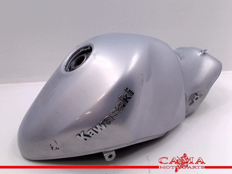 TANK Kawasaki ZZR 1200 2002-2005 (ZZR1200 ZX1200C) (75), Motoren, Dhr. S. di Majo, Gebruikt, Info@cama-motorparts.nl, P.J. Troelstraweg 8 8
3144 CX  MAASSLUIS, NL