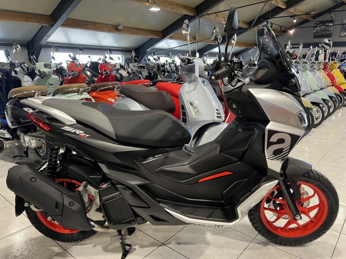 Aprilia SR 125 GT SPORT GREY BLACK, Motoren, Scooter, Bedrijf, 125 cc, 11 kW of minder