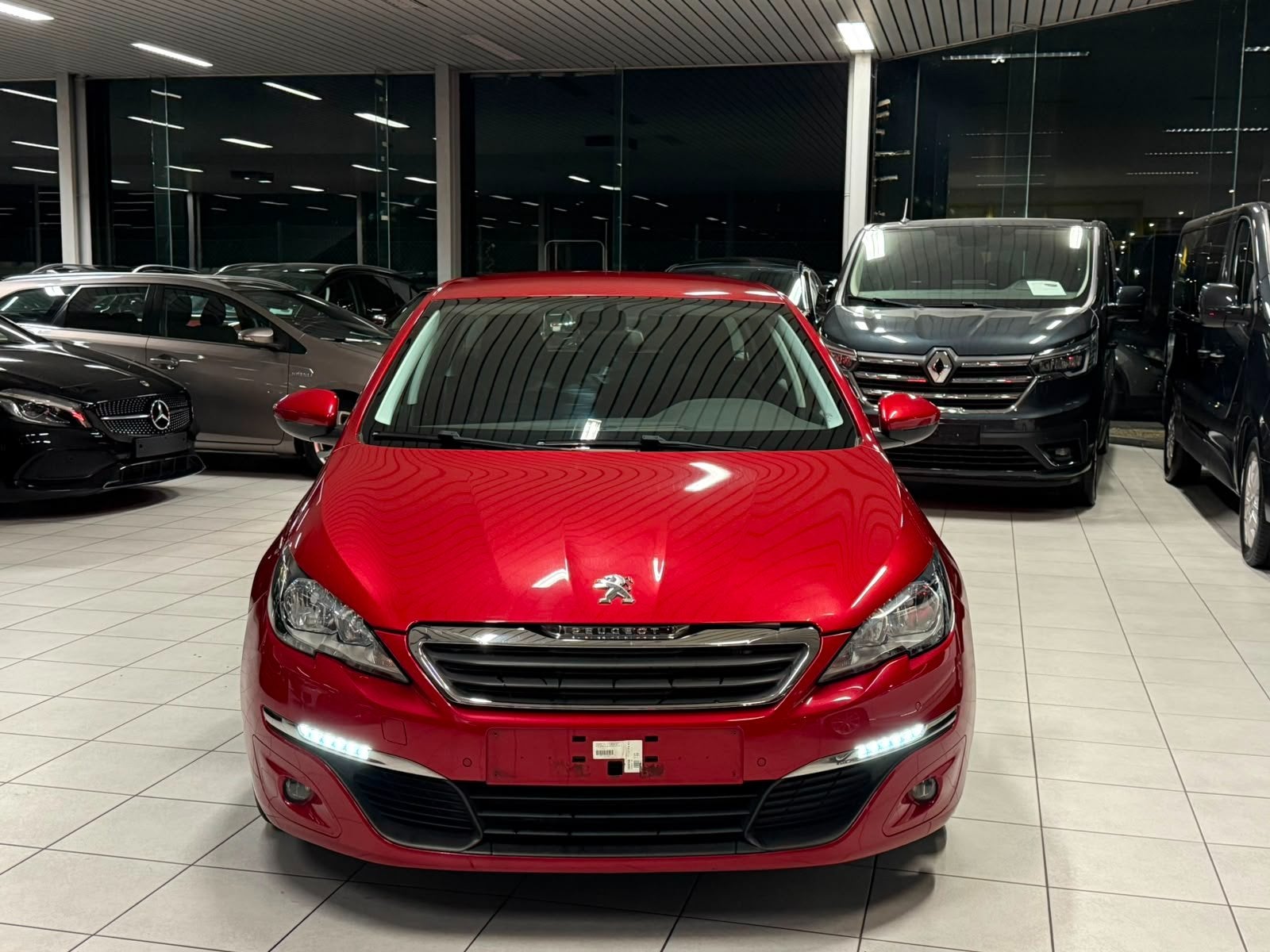 Peugeot 308 1.6HDi 68kW Euro 5b, Rouge, Euro 5, Achat, Éclairage LED