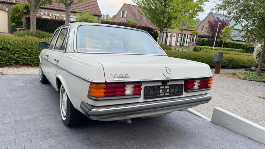 Mercedes W123 200D - Oldtimer met 207.000 km’s en historiek, Autos, Achat, Boîte manuelle, Particulier