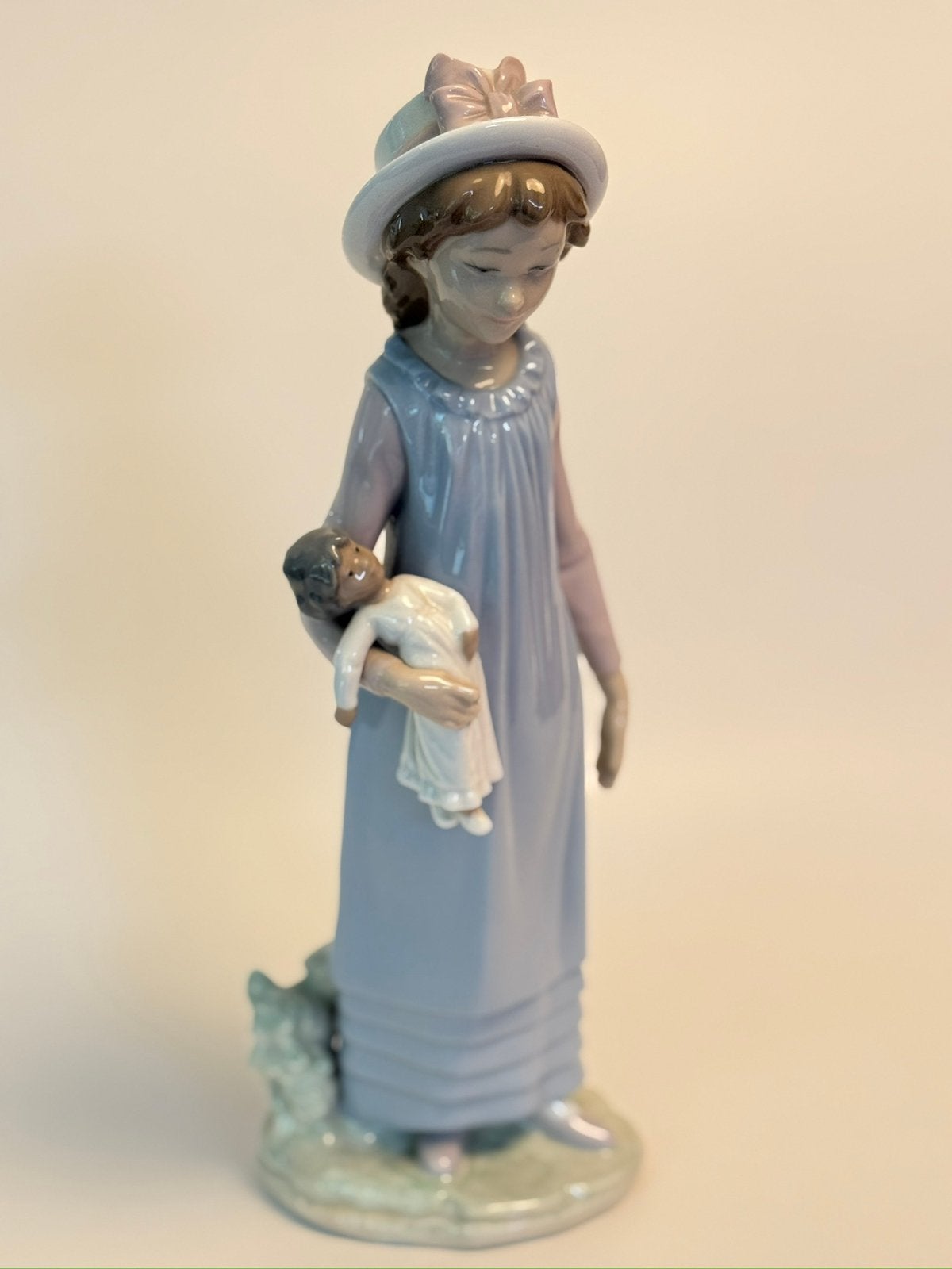 Belinda avec sa poupée - figurine en porcelaine, Enlèvement