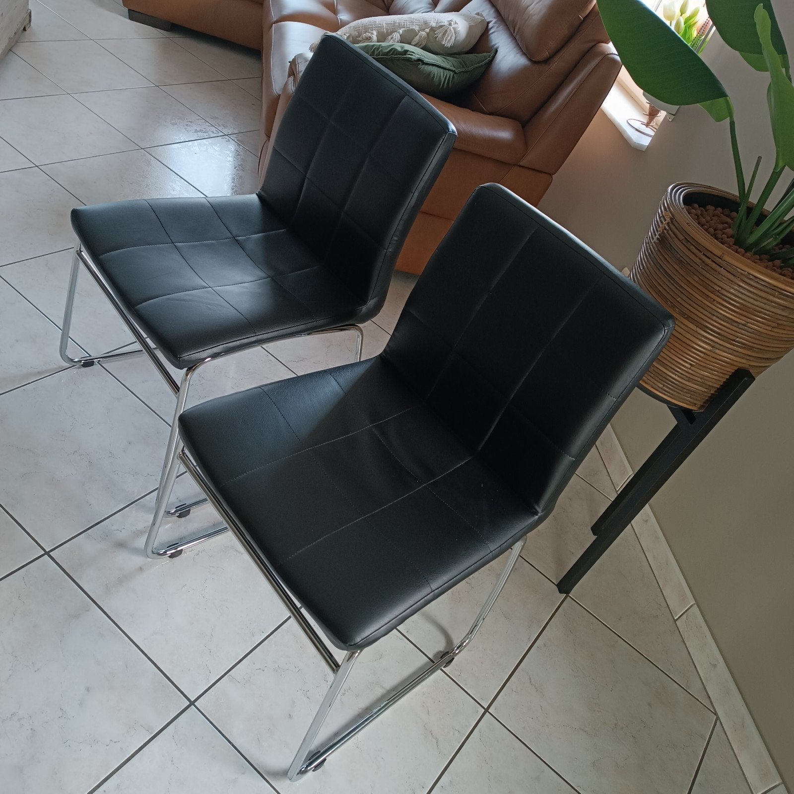 2 x zwarte eetkamerstoelen / keukenstoelen, Huis en Inrichting, Ophalen, Overige materialen, Gebruikt, Twee