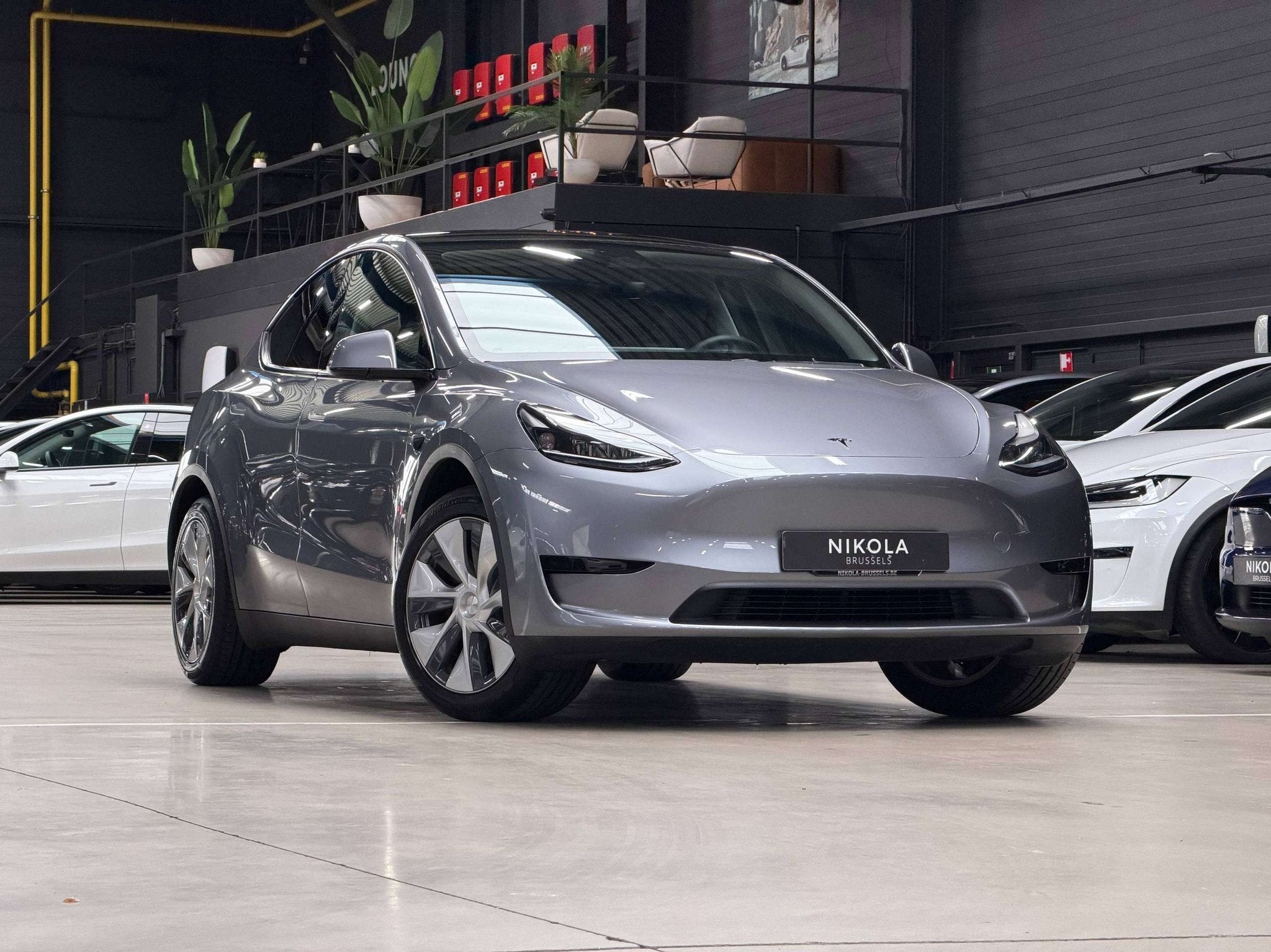 Tesla Model Y REAR WHEEL DRIVE -TOW HOOK- HARDWARE 4 - FSD R, Autos, Cuir, Achat, Entreprise, Ordinateur de bord