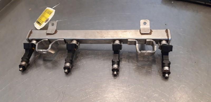 RAMPE D'INJECTION Mazda MX-5 (NC18 / 1A) (03-2005/12-2014), Utilisé, Mazda