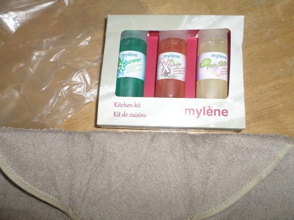 reissetjes afwas product met handdoekje Mylene, Maison & Meubles, Produits de nettoyage, Enlèvement ou Envoi, Produit de nettoyage