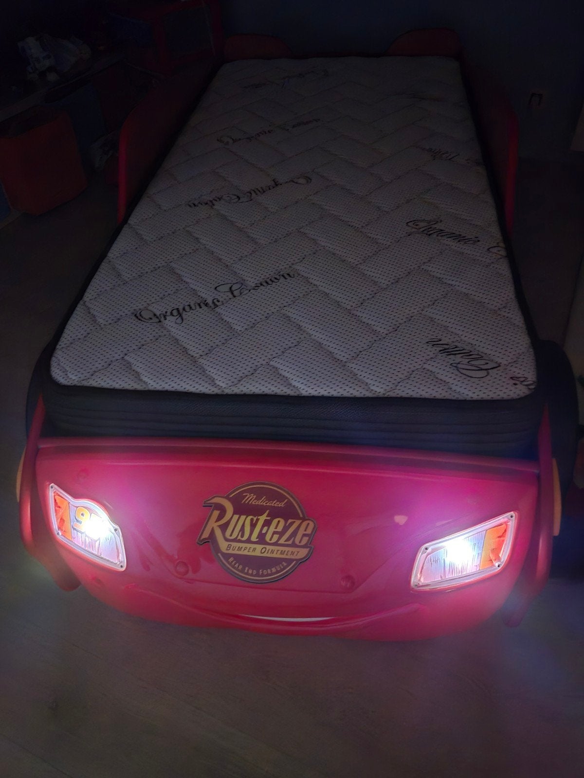 Lit Flash Mcqueen, Kinderen en Baby's, Kinderkamer | Bedden, 180 cm of meer, Ophalen, Lattenbodem, 100 cm of meer