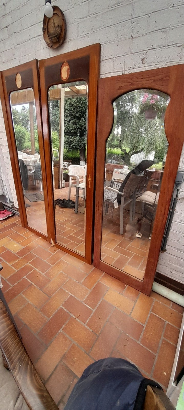 3 miroirs biseautés, Enlèvement