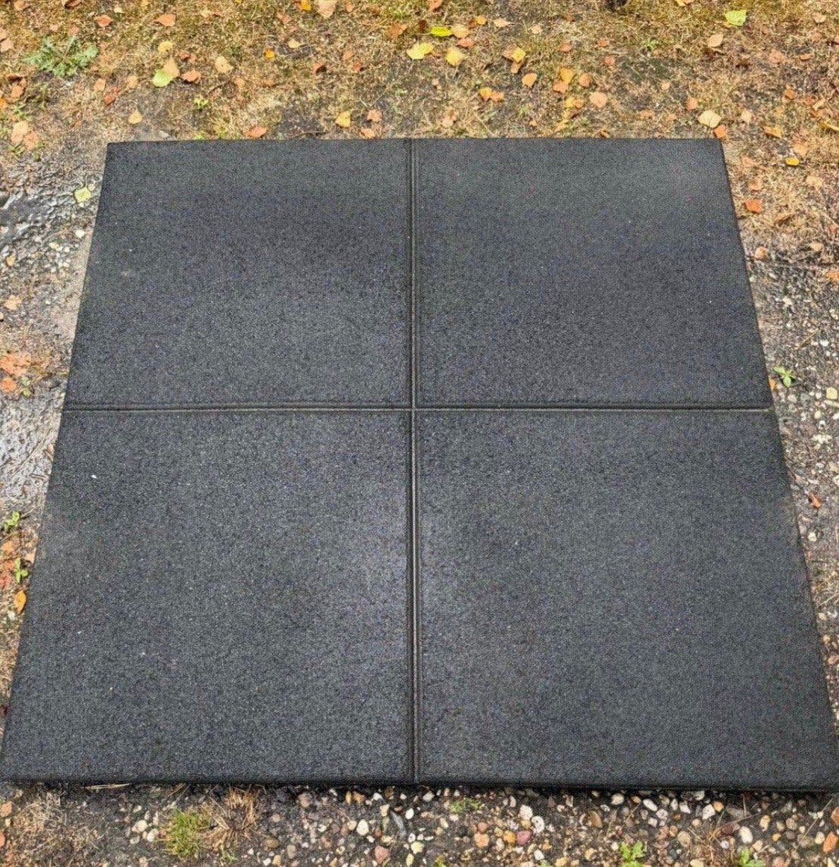 Rubberen matten ca 100x100x4 speeltoestel stal ed