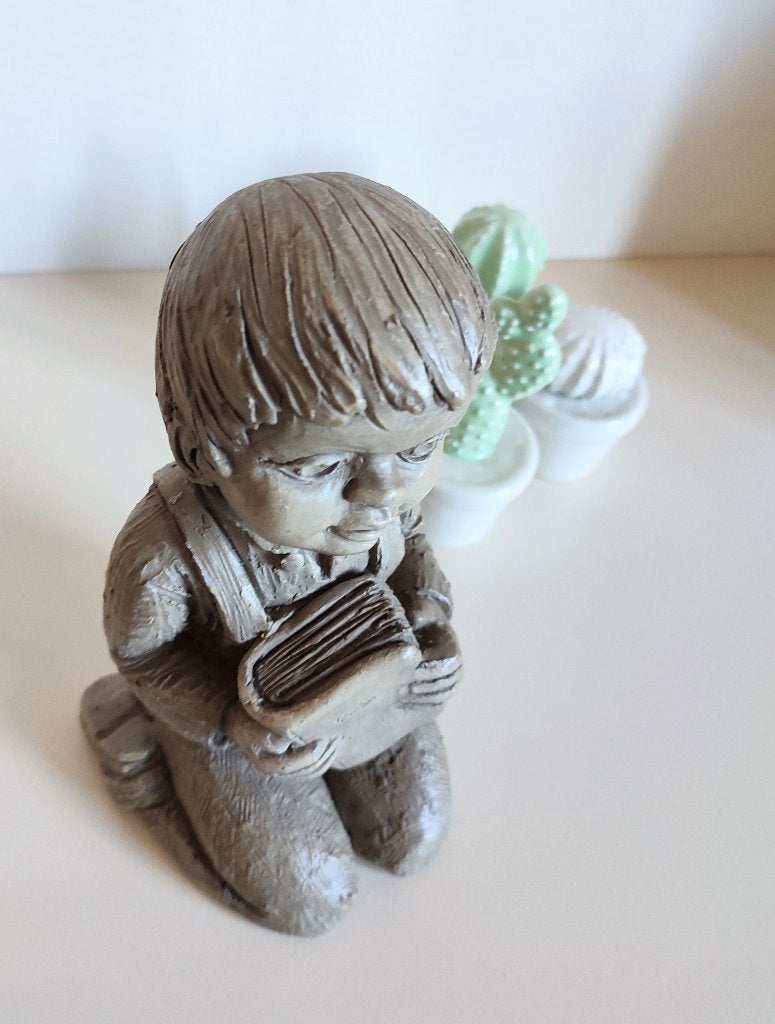 Statuette Mat Wanders, signée. Petit garçon, Collections, Statues & Figurines, Comme neuf, Humain, Enlèvement ou Envoi