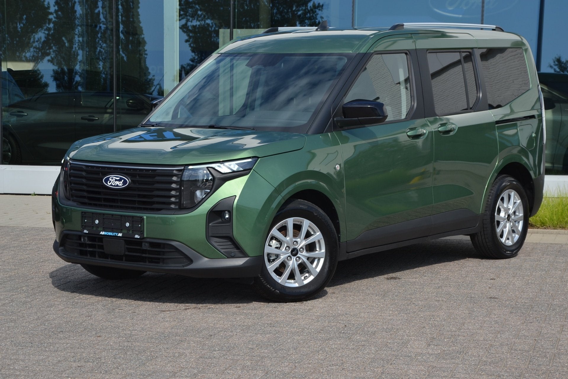 Ford Tourneo Courier (bj 2025), Auto's, Ford, Gebruikt, Zwart, Overige kleuren, Bedrijf
