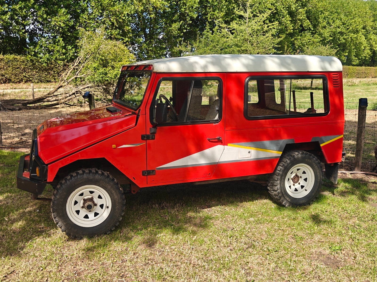 4x4 UMM Alter 2, Autos, Oldtimers & Ancêtres, Rouge, Autres marques, Achat, 2500 cm³