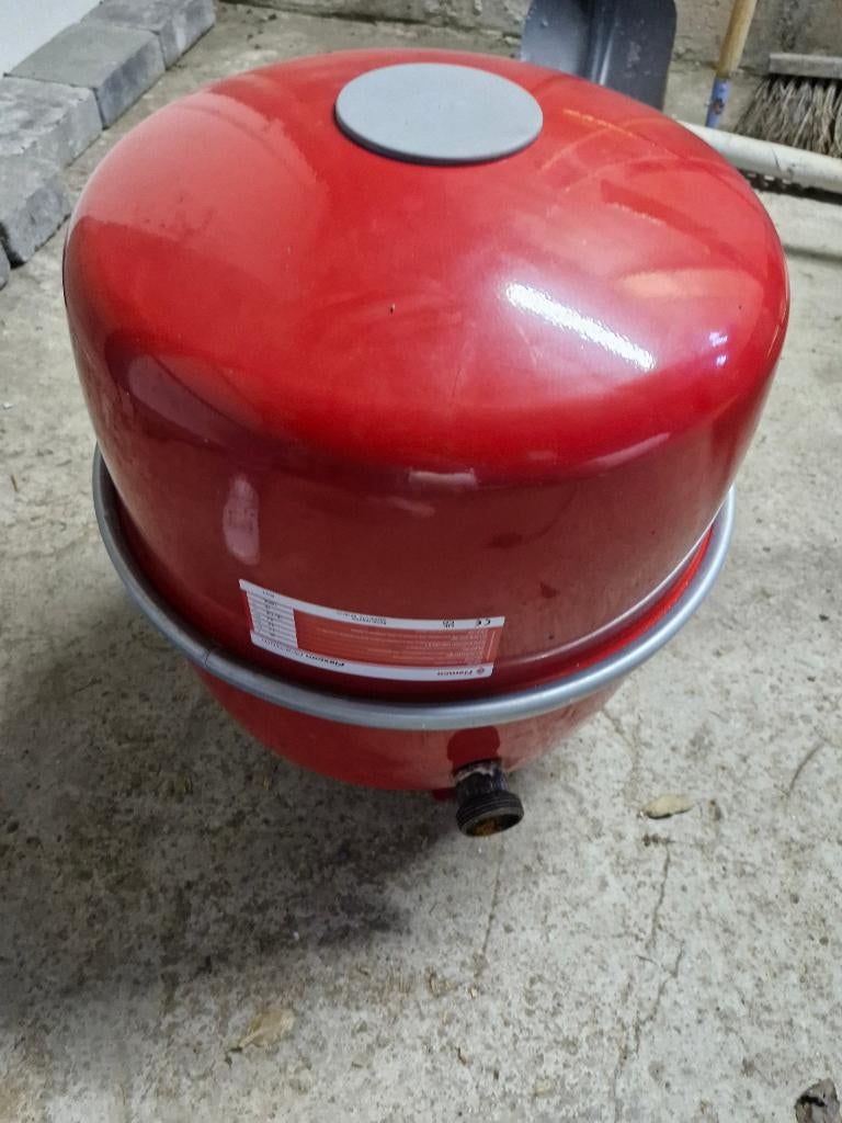 Expansievat, Doe-het-zelf en Bouw, Chauffageketels en Boilers, 20 tot 100 liter, Ophalen, Zo goed als nieuw, Onderdeel