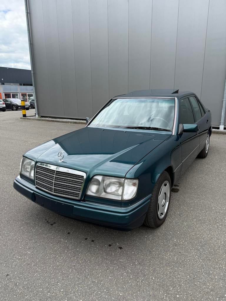 Mercedes benz E 250 diesel, Auto's, Mercedes-Benz, 4 deurs, Zwart, 2497 cc, Particulier