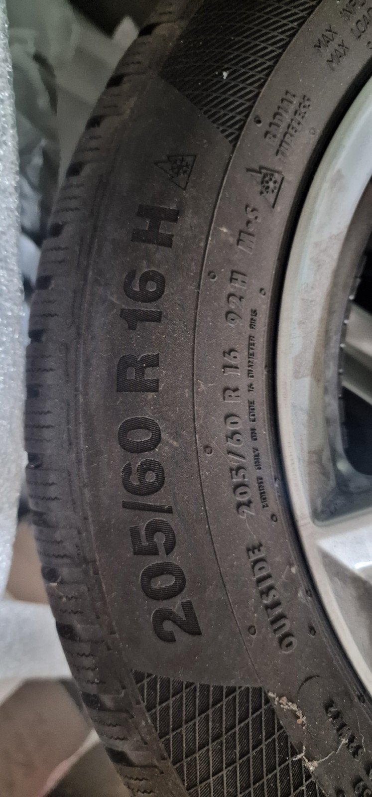 4 pneus d'hiver Continental 205/60 R16 92H On 16 pouces, Autos : Pièces & Accessoires, Pneus & Jantes, Enlèvement, Pneus hiver