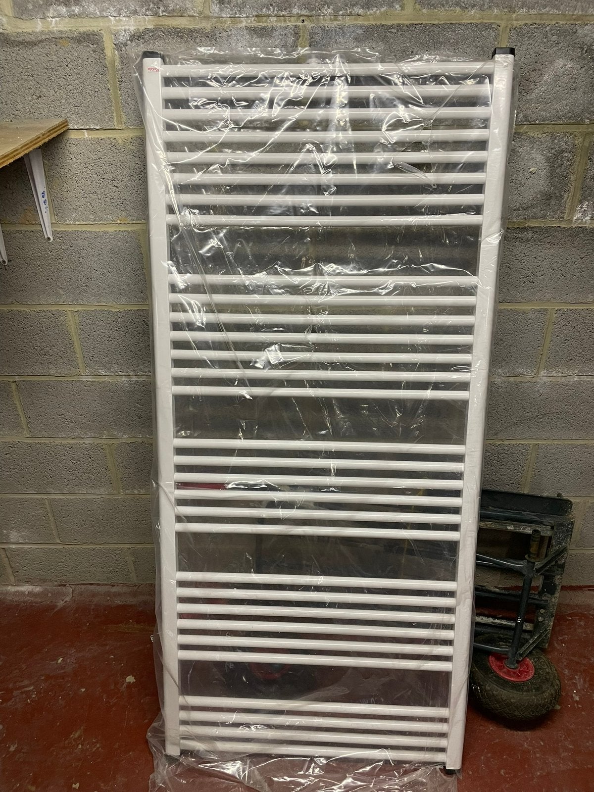 Radiateur avec attaches, Enlèvement, Neuf, Radiateur