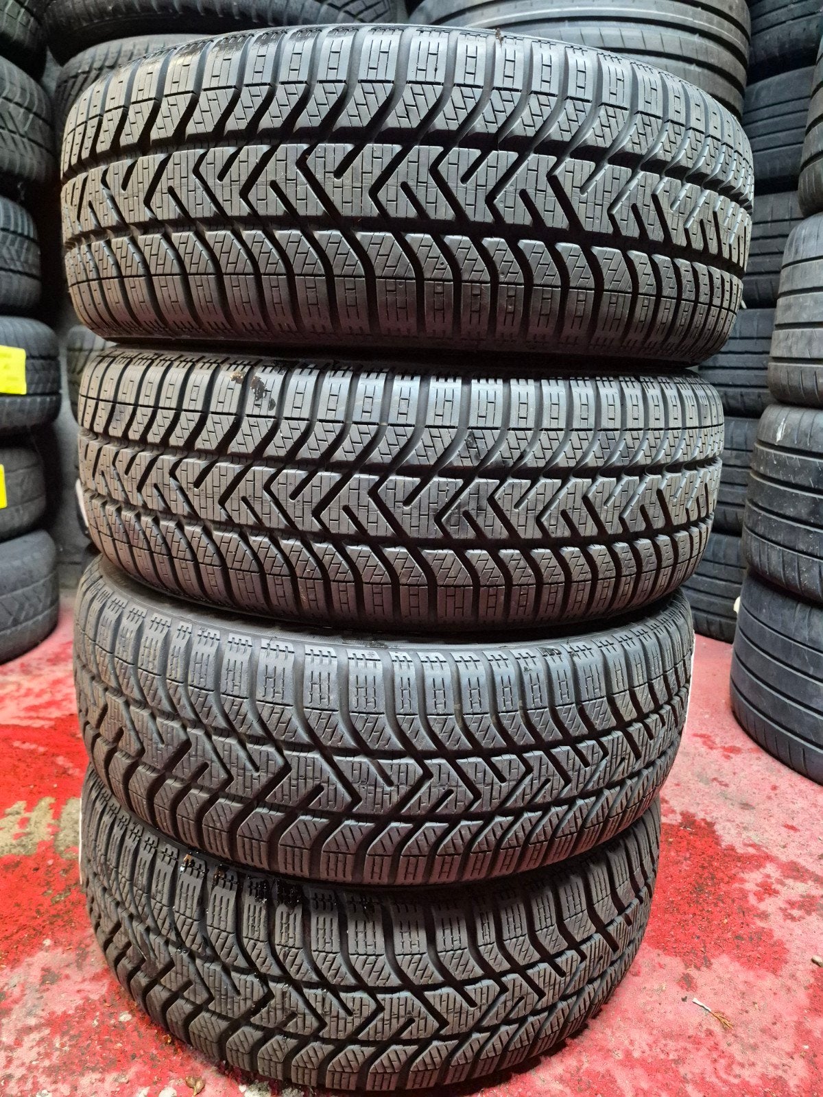 4 pneus NEUF Hiver Pirelli 195/55/17 étoilée, Enlèvement, Neuf, Mini