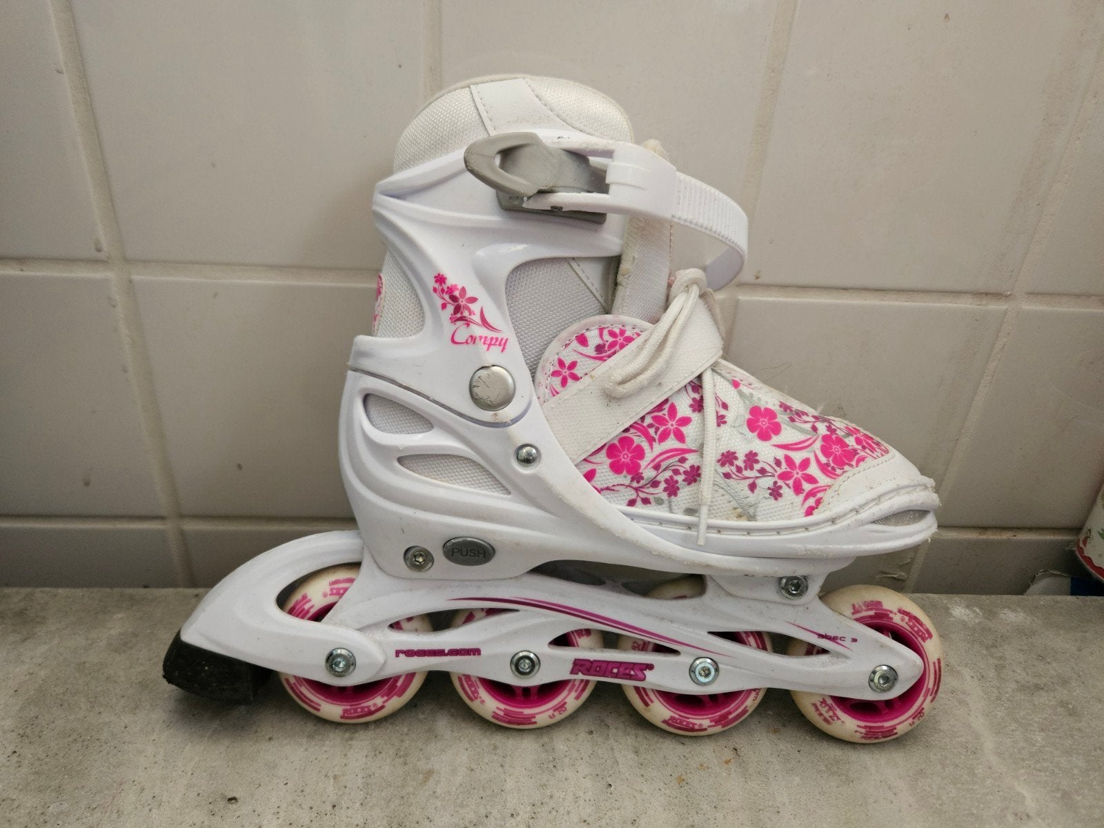 Verstelbare inline skates meisje maat 34 tot 37, Sports & Fitness, Patins à roulettes alignées, Autres marques, Rollers 4 roues en ligne