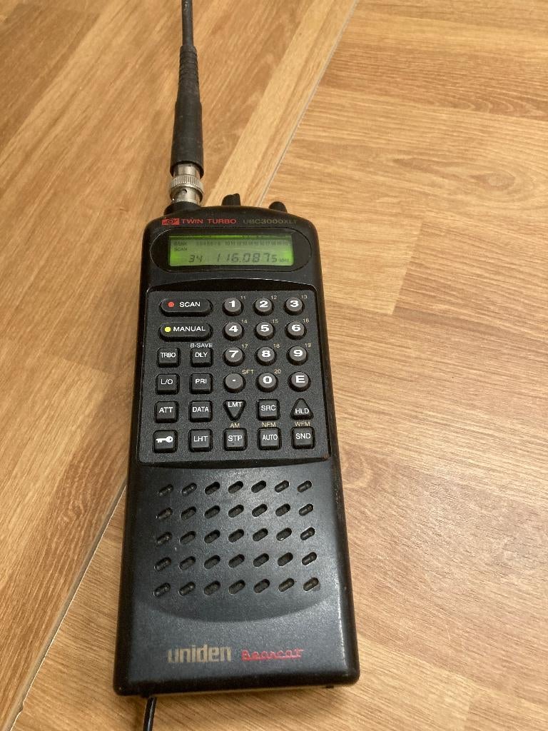 uniden scanner ubc 3000xlt, Ophalen of Verzenden, Gebruikt, 200 tot 500 kanalen, Draagbaar