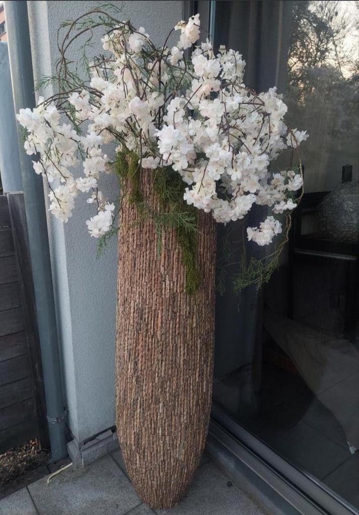 Prachtig grote bloemstuk + vaas
Vaas 1,50m H diameter 35cm, Ophalen