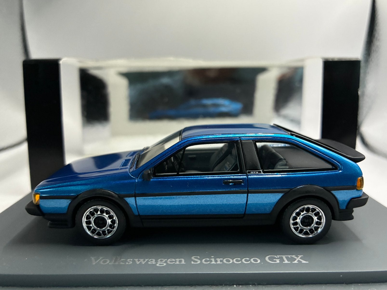 Volkswagen Scirocco 1.8 GTX MK1 (Type 53B) 1985 - NEO, Hobby en Vrije tijd, Modelauto's | 1:43, Verzenden, Nieuw, Auto, Overige merken